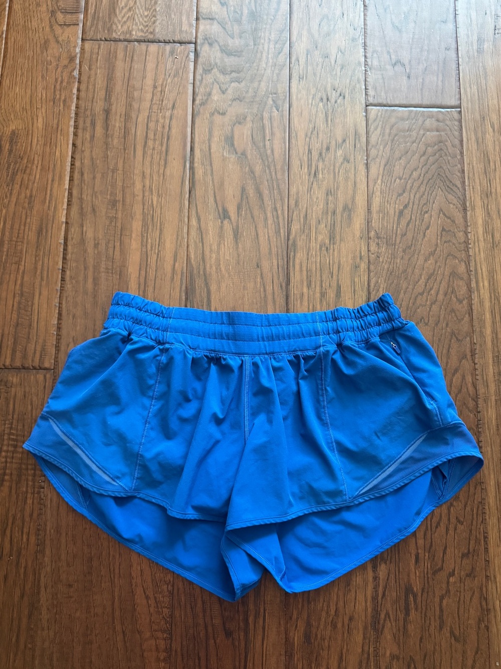 Lululemon low rise hotty hots shorts 2.5 inch